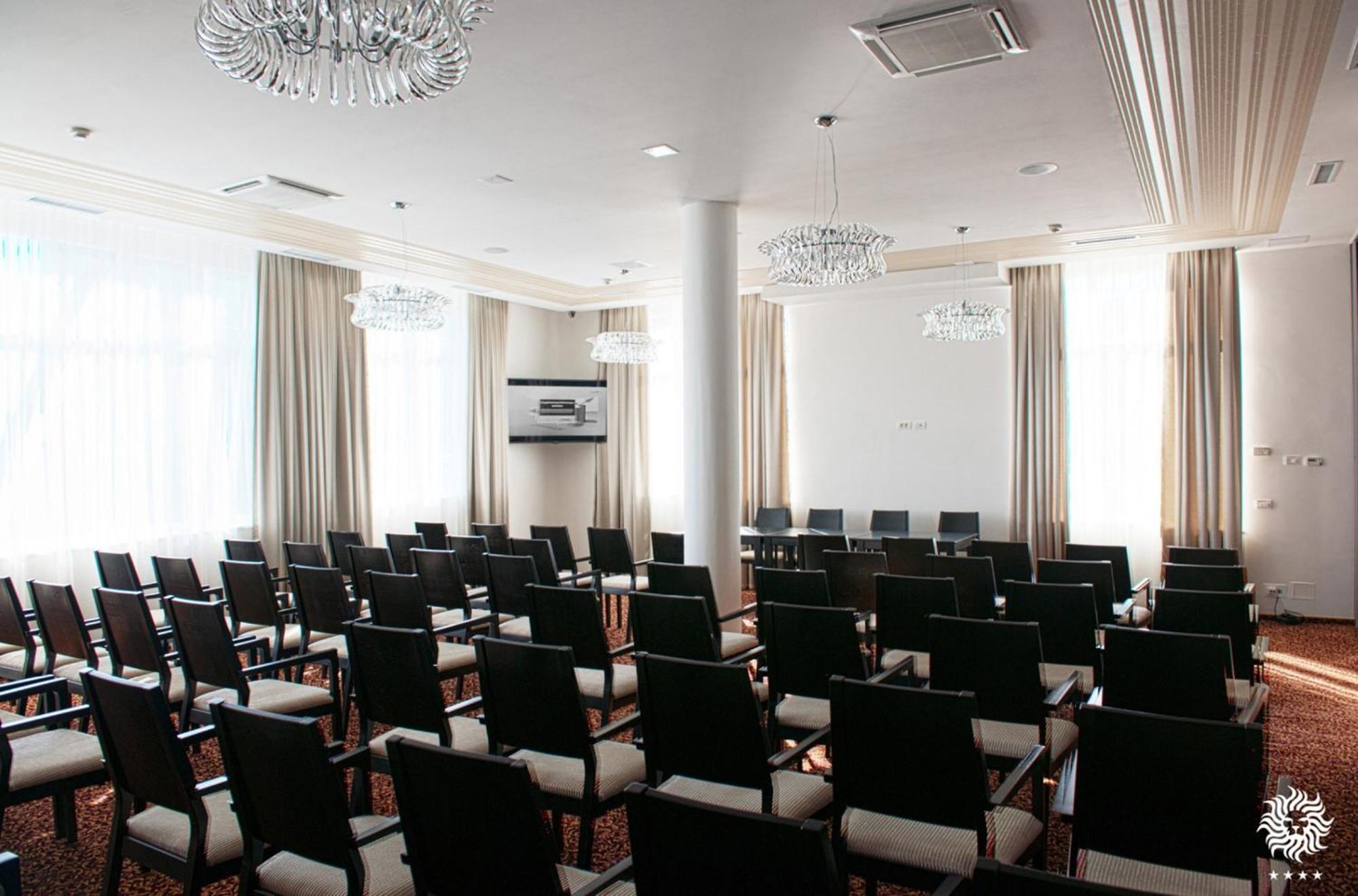 Hotel Leon & Spa Arad Exterior foto